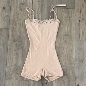 NWT Skims Fits Everybody Lace Onesie Clay XS